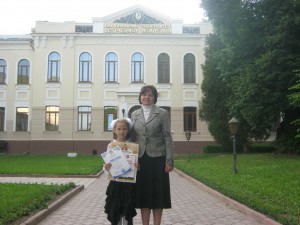 переможець Нестеренко Наташа з педагогом