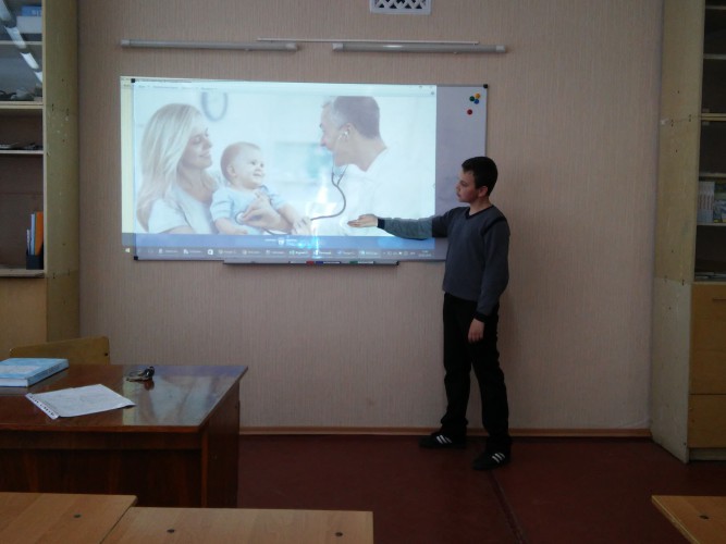 Учень 5-Б класу Вовченко Артем підготував цікаву презентацію про професію лікаря