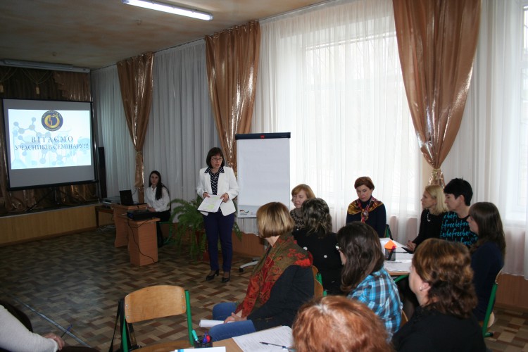Вчителі хімії міста Кам'янського навчалися проектній діяльності на матеріалах проекту "Класна школа"