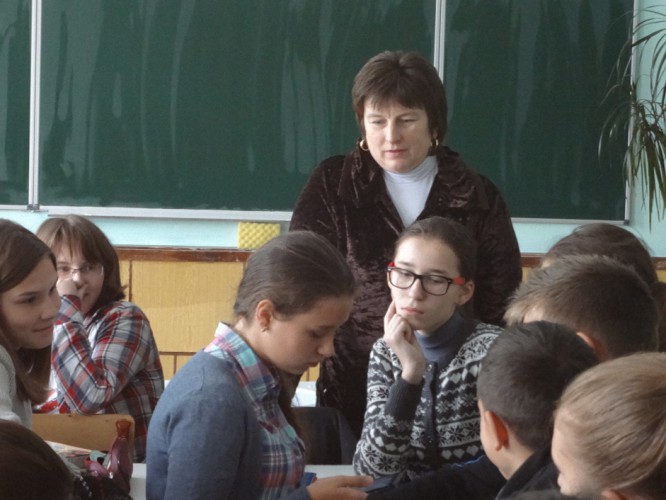 обговорення завдань і етапів реалізації  проекту в 9-А класі (керівник Ірина Шнайдер)